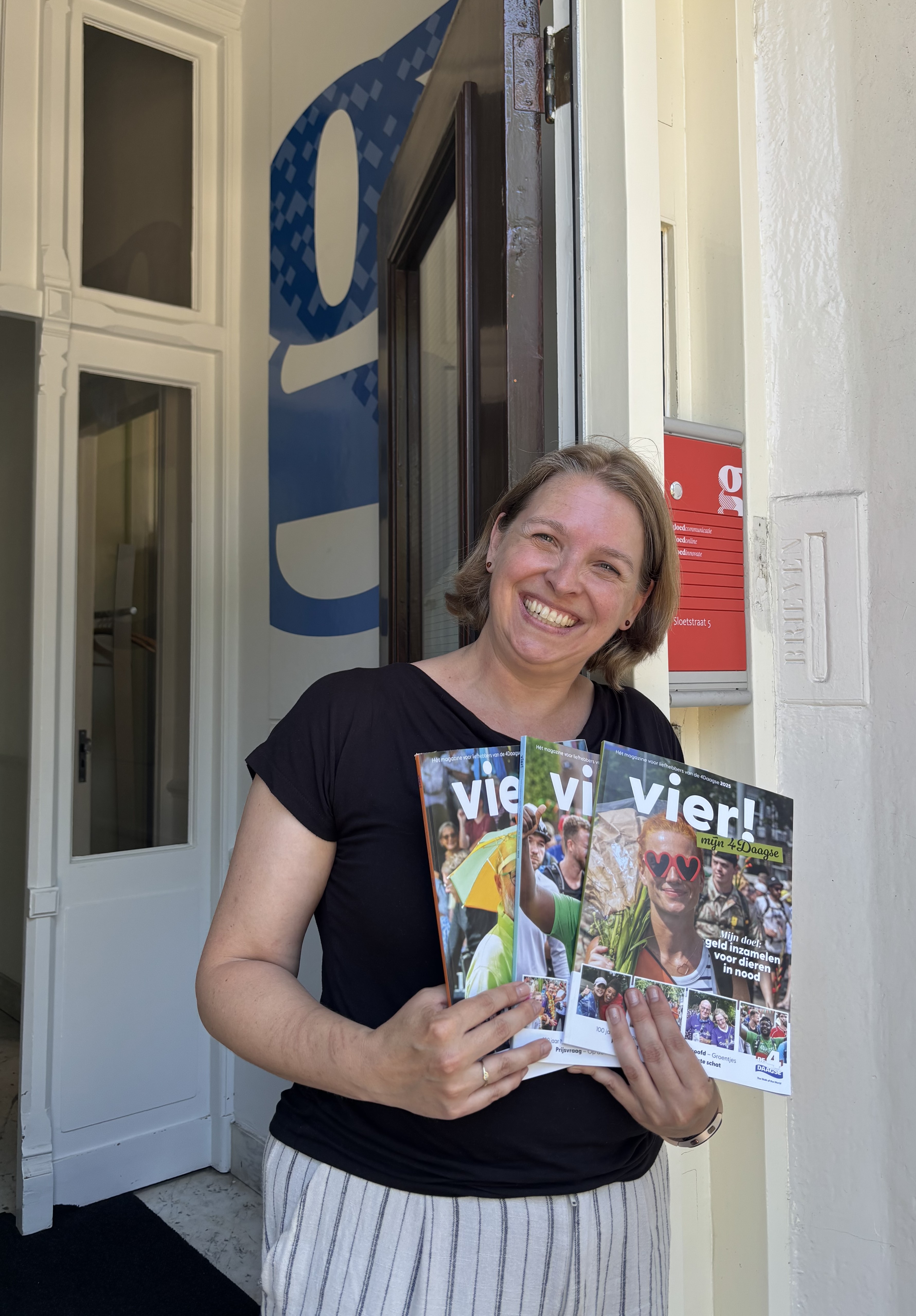 Tekstschrijver Marjolein van Lingen is zichtbaar blij met het resultaat.